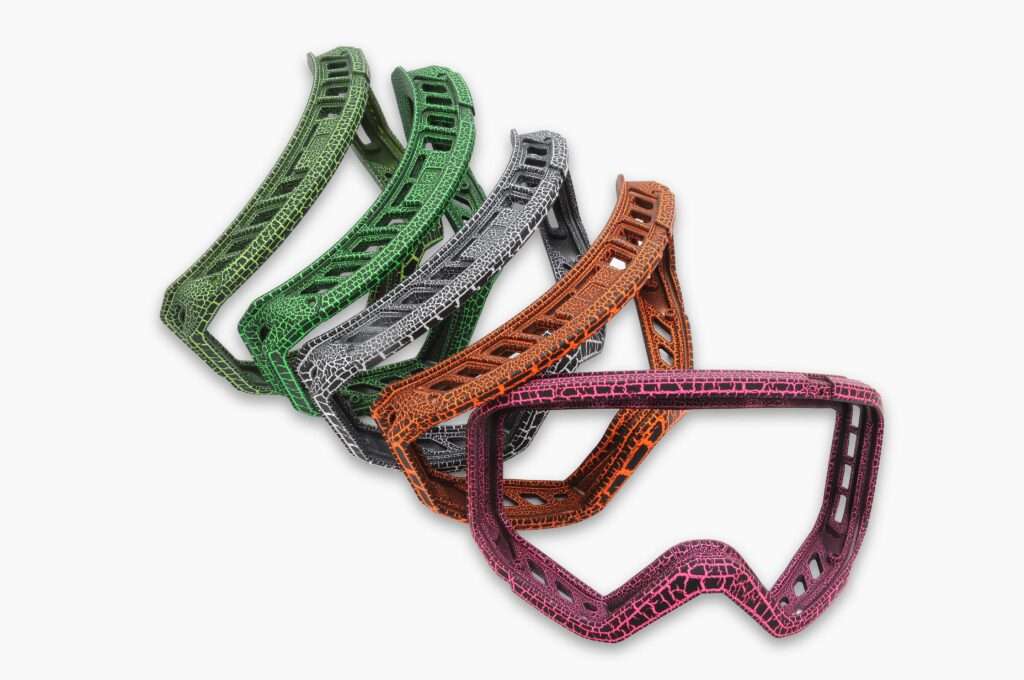Verniciatura maschera Cracking Black - Personalizzazione Maschere Soldano
