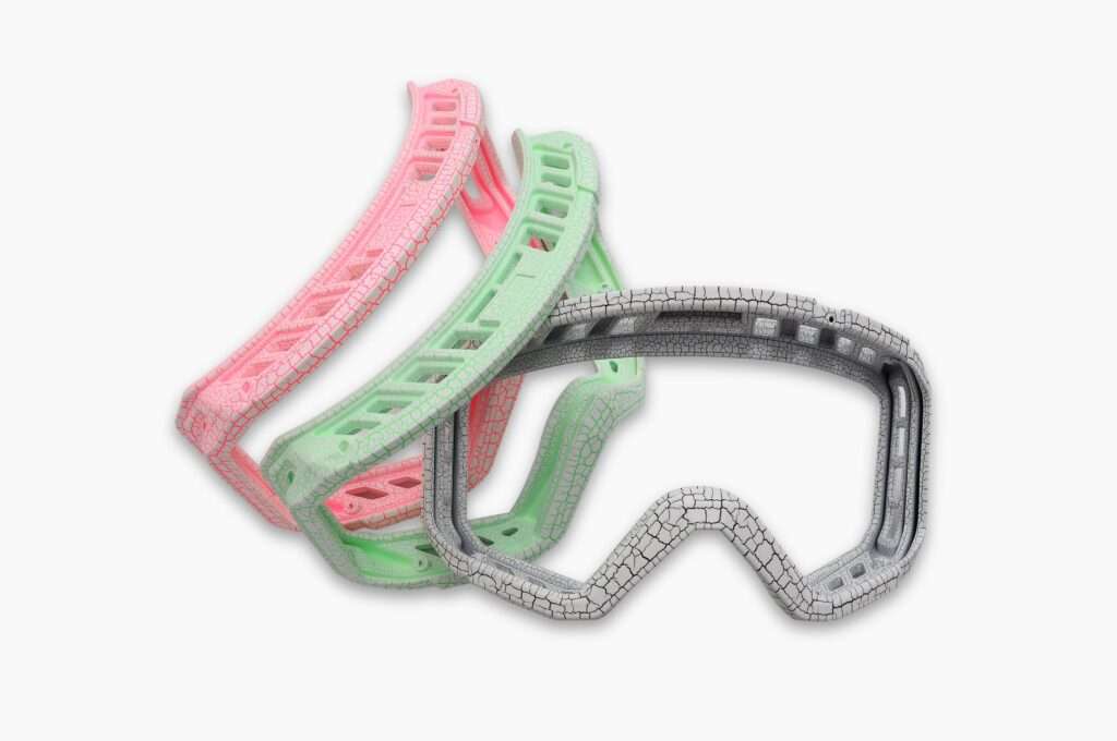 Verniciatura maschera Cracking White - Personalizzazione Maschere Soldano